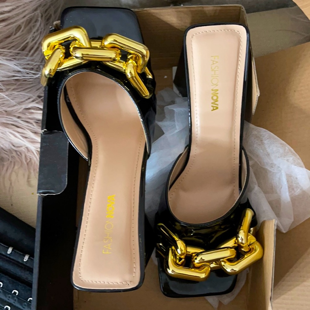 Chunky heel open toe shoes